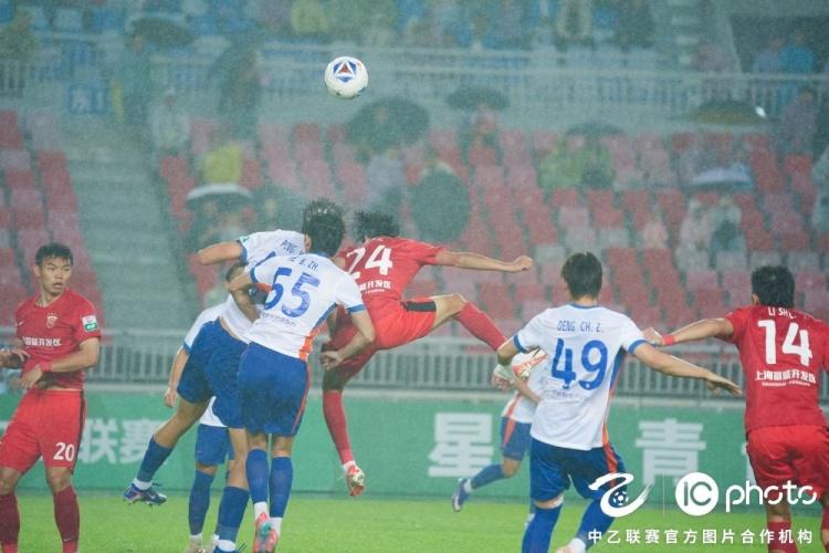法媒：巴黎两连欧冠限量版球衣5天内售罄，未来将在线上补货